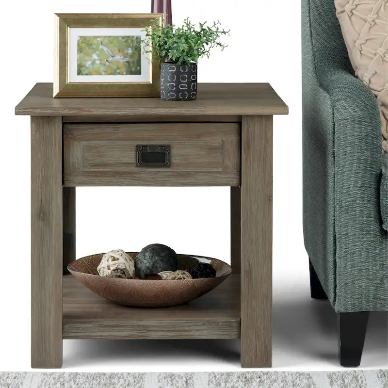Bout de canapé carré en bois d'acacia massif avec tiroir et étagère ouverte, 55,8 cm