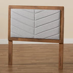 Tête de lit jumeaux moderne en tissu gris capitonné à chevrons et bois
