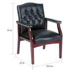 Chaise invitée noire traditionnelle – Dossier capitonné, clous décoratifs et accoudoirs rembourrés